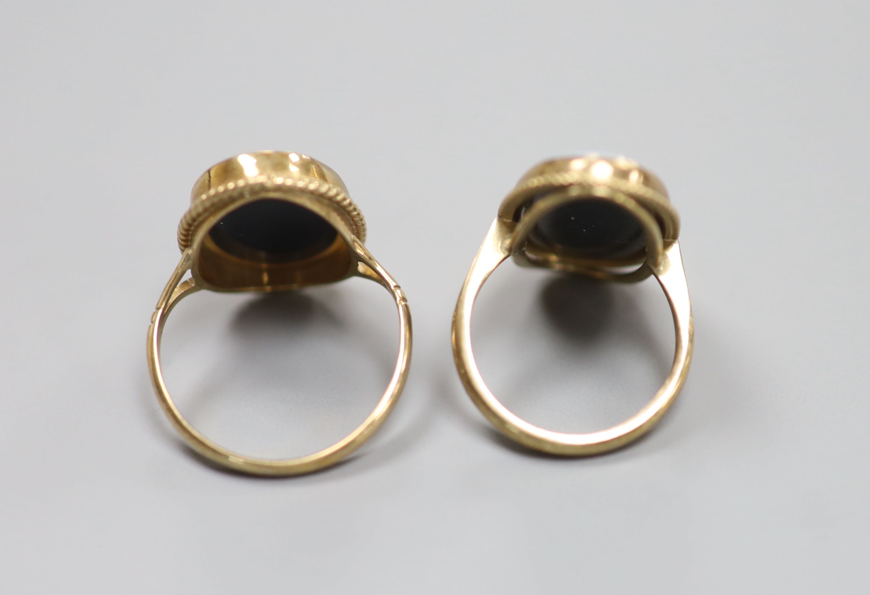 Two modern 9ct gold and Wedgwood style plaque set dress rings, sizes J/K & P